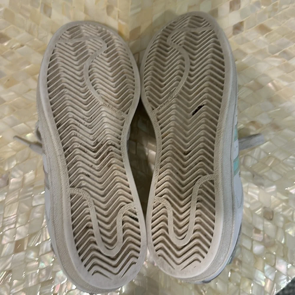 Adidas superstar sneakers girls size 4.5